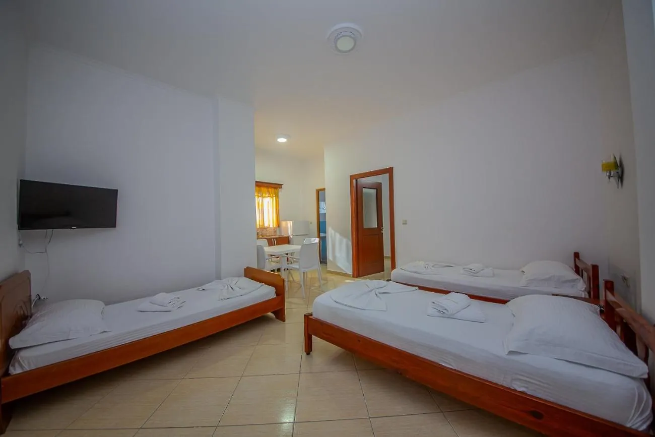 Hotel Landi Ксамил
